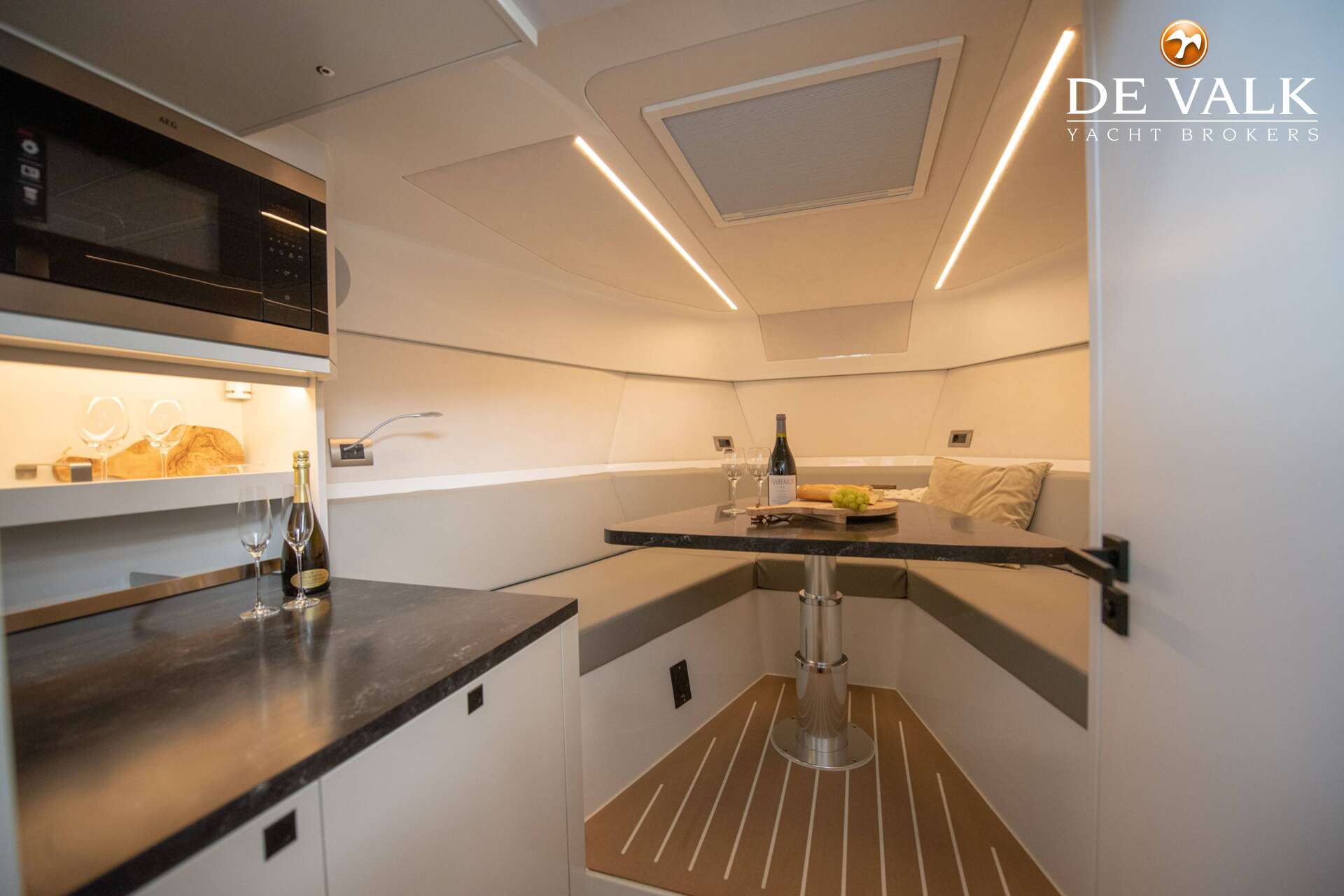 Reborn 38 Cabin — foto 12 van 33