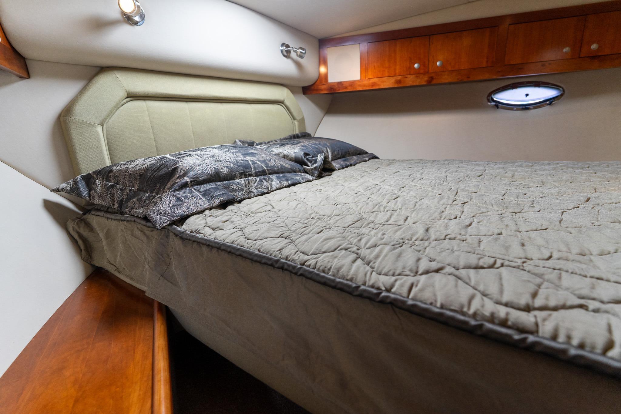 Cruisers Yachts 415 Express Motoryacht — foto 28 van 100