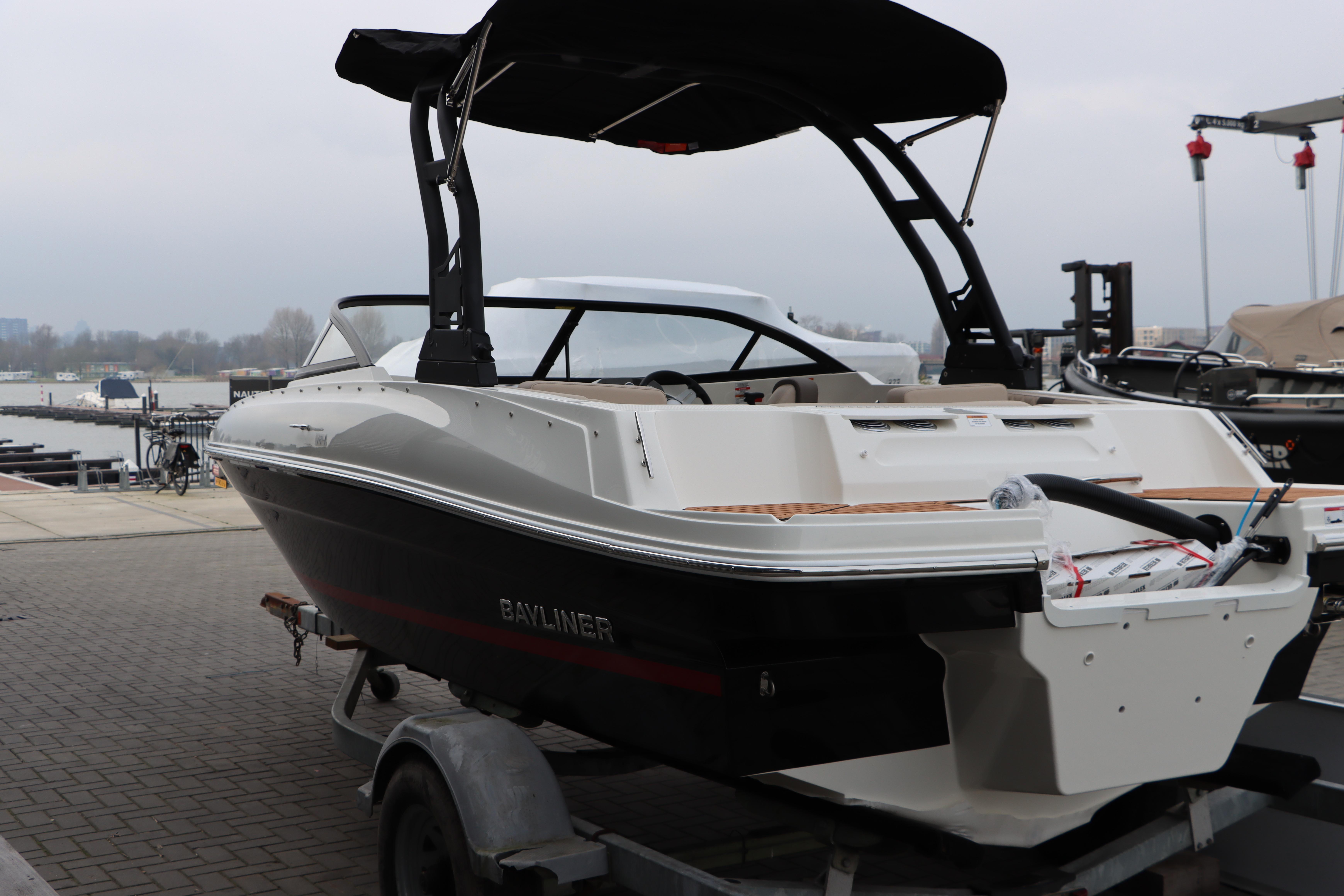 Bayliner VR4 Bowrider OB — foto 12 van 18