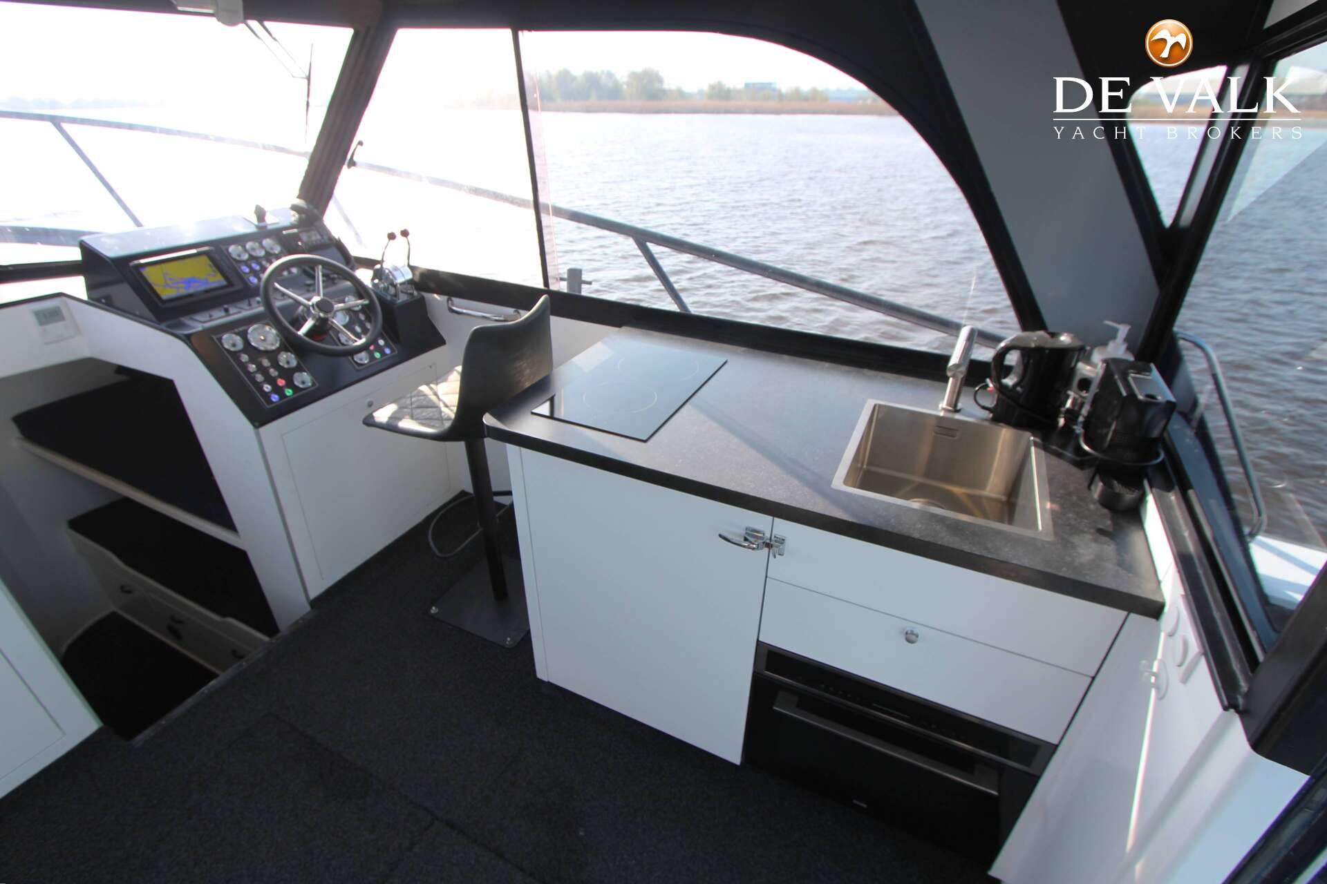 Striker 44 — foto 19 van 32
