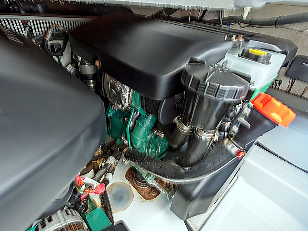 Goed onderhouden sportieve motorboot — foto 55 van 55