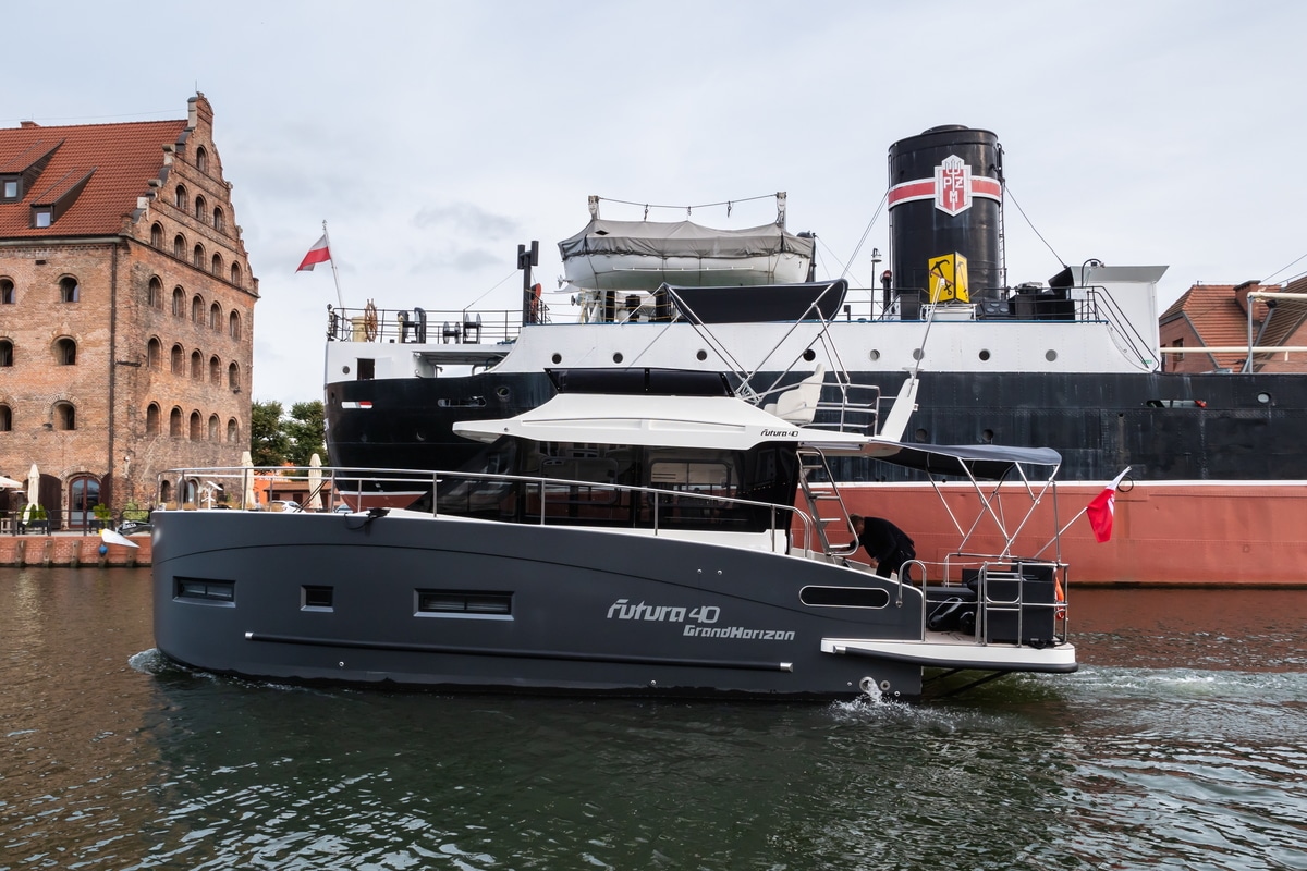 Model Cobra Yachts Futura 40 Grand Horizon — foto 4 van 12