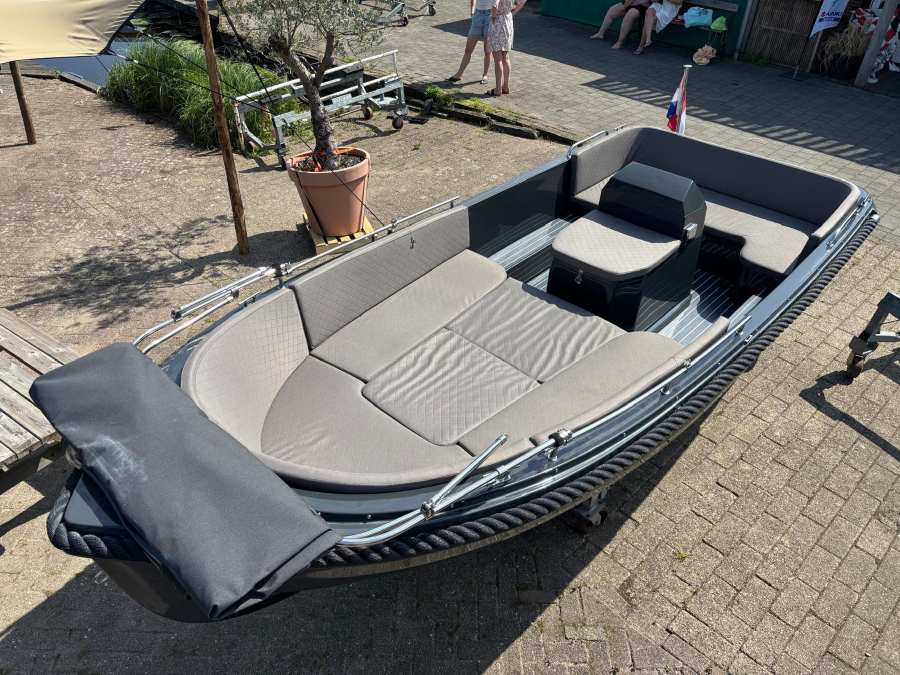 Lifestyle  E tender 570 verkocht — foto 5 van 10