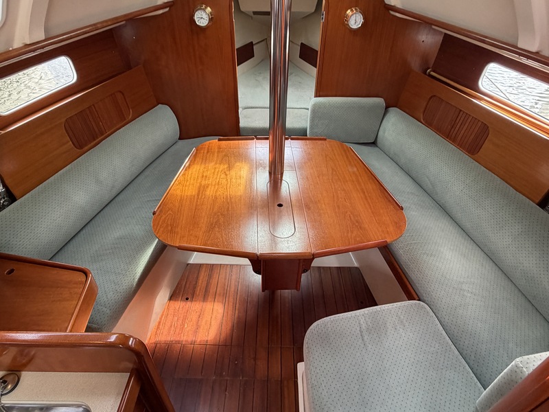 Beneteau Oceanis 321 — foto 14 van 48