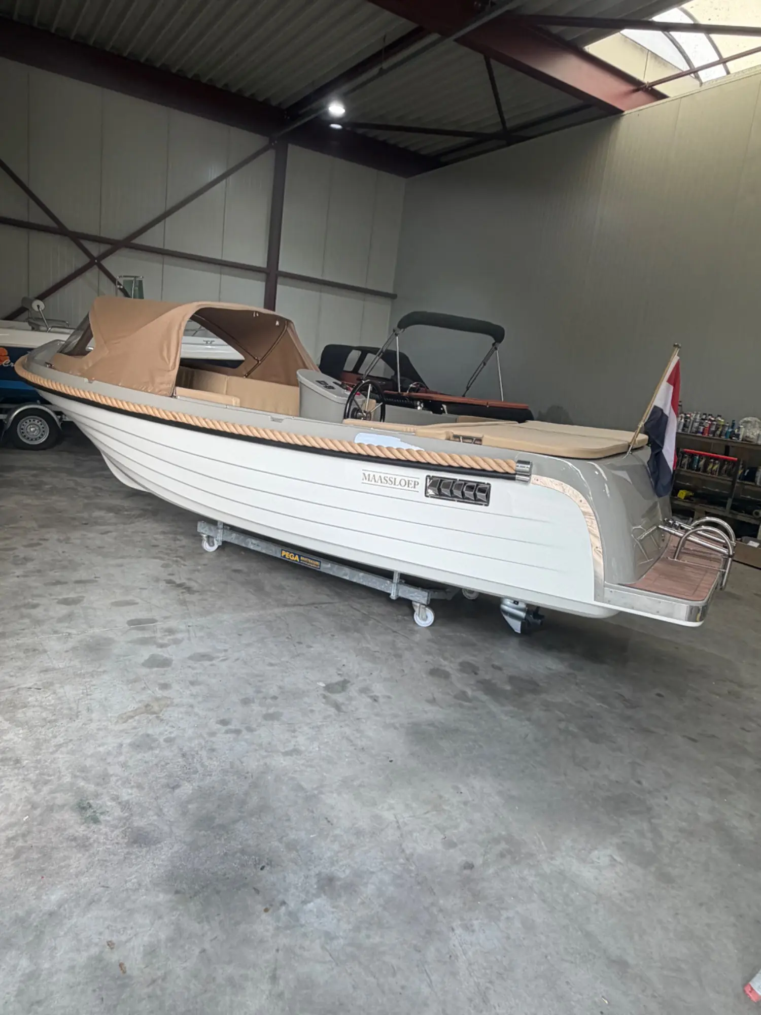 Maassloep 590 demo Honda 20pk van €22.950 voor €20.950,- — foto 12 van 13