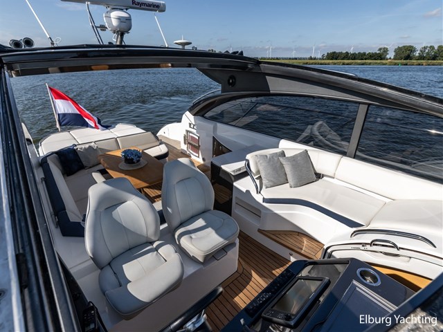 Princess V48 — foto 3 van 84