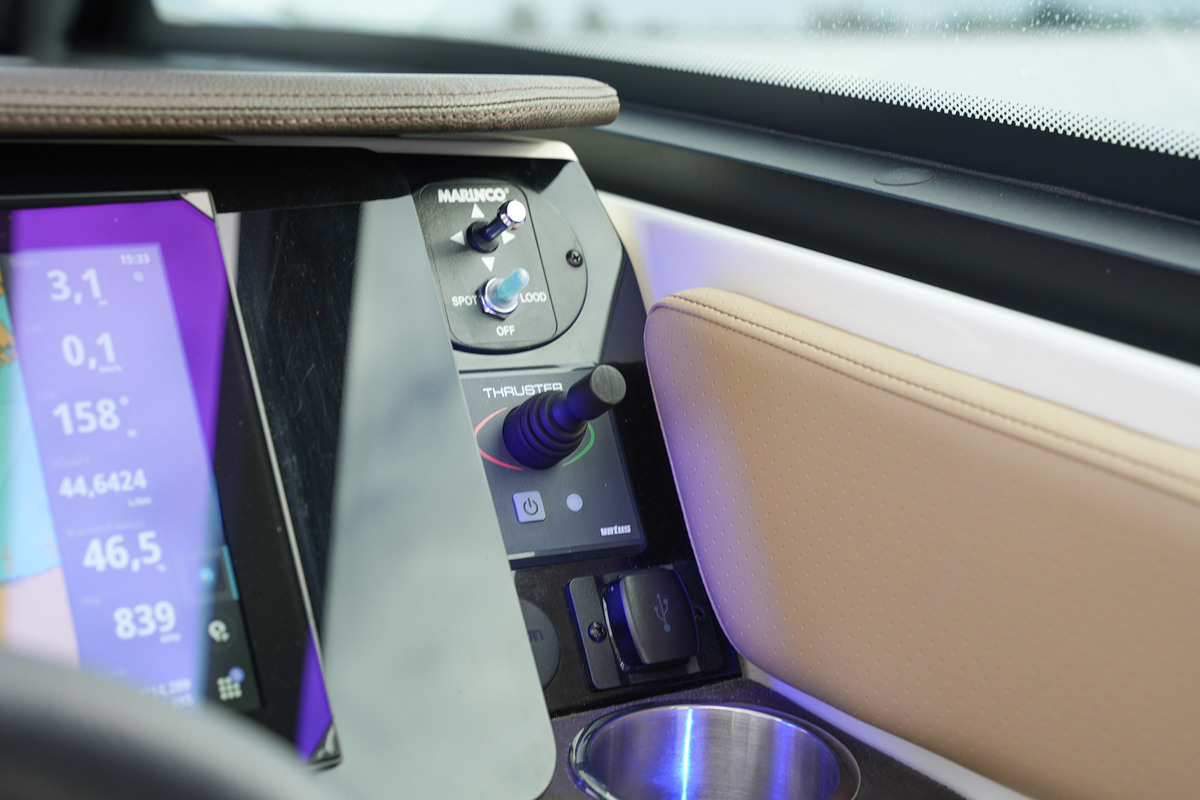 Sea Ray Sundancer 320 — foto 32 van 80