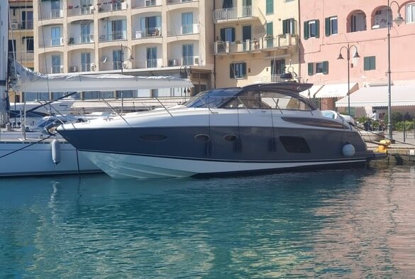 Princess V48 - BluYachting — foto 1 van 12