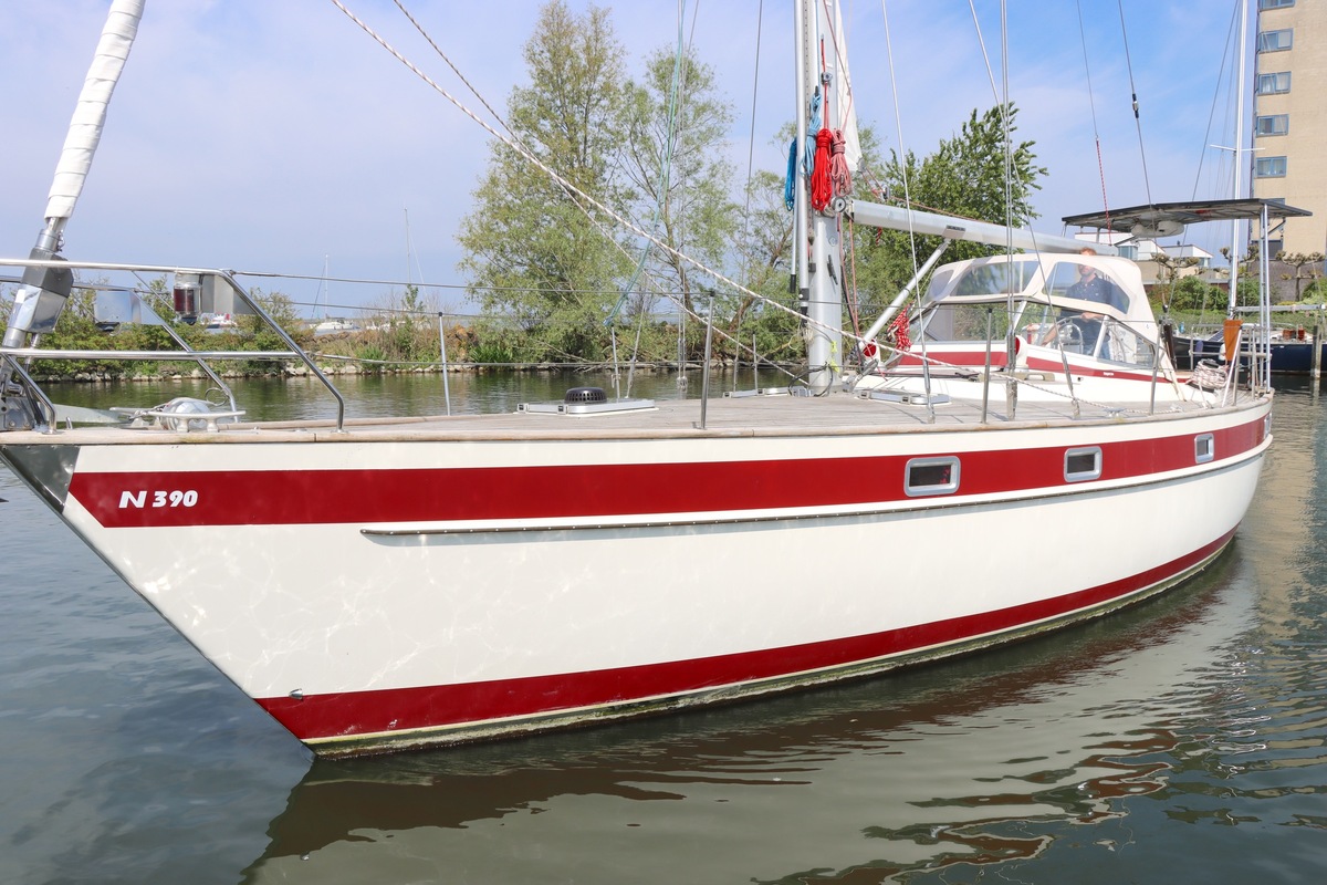 Najad 390