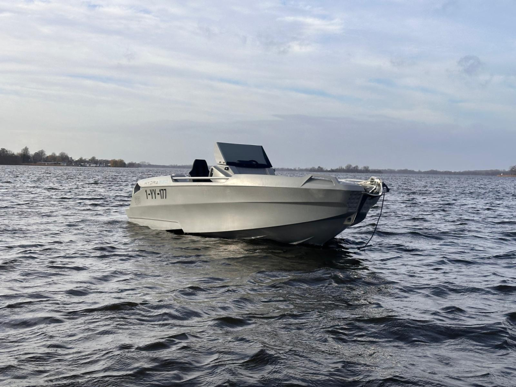 Roto Hydra 530 – Yamaha 100 PK | Slechts 32 vaaruren | Nu € 29.900,- HYDRA 530 — foto 11 van 14