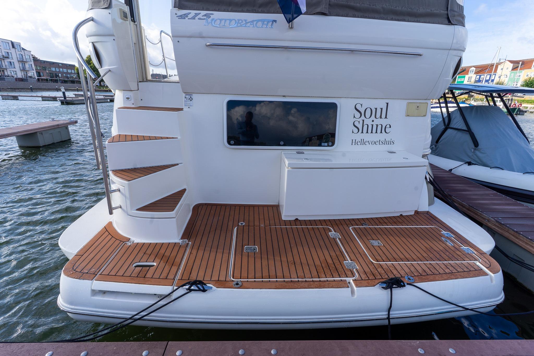 Cruisers Yachts 415 Express Motoryacht — foto 36 van 100