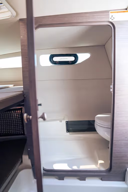 Bayliner VR6 Cuddy — foto 8 van 10