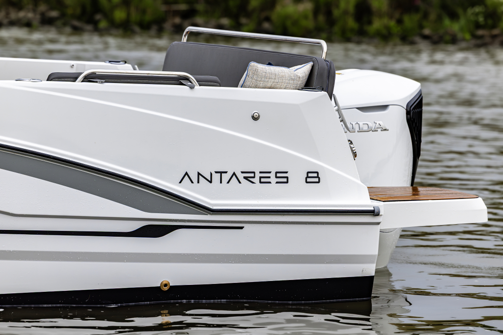 Beneteau Antares 8 | 250PK Honda | Weekender — foto 15 van 22