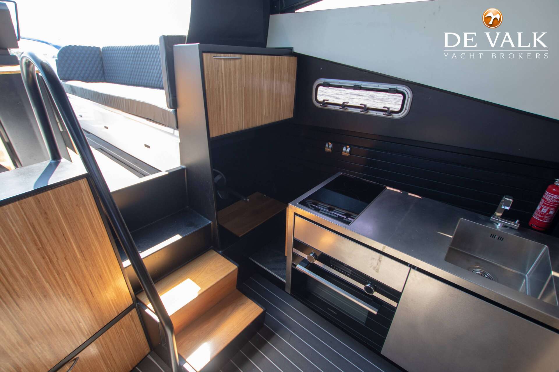 PLV Custom Build — foto 24 van 35