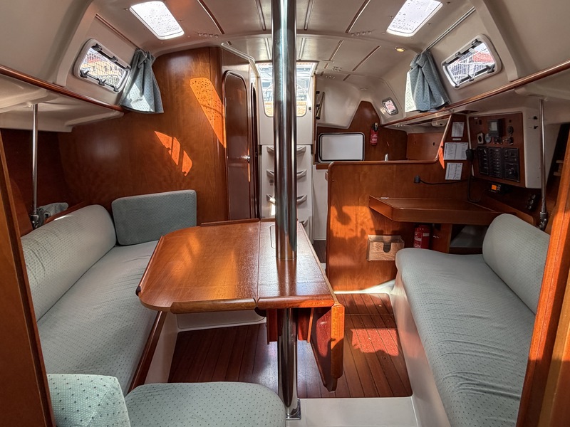 Beneteau Oceanis 321 — foto 17 van 48