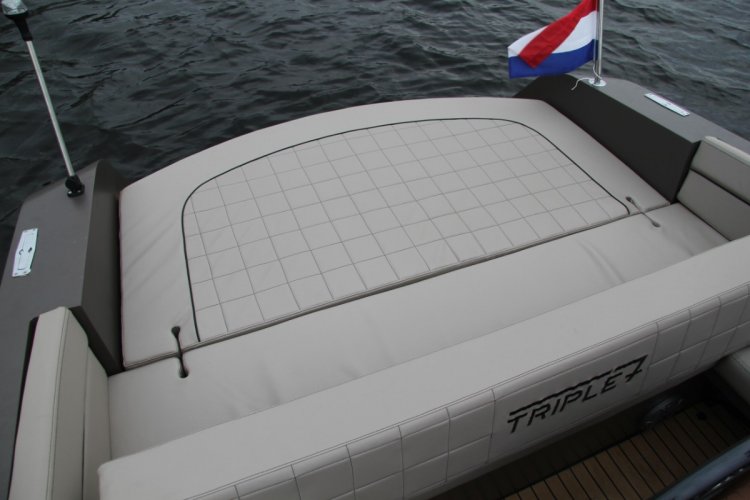 Triple 7 tender DE GROOTSTE SLOEPENSHOWROOM VAN NEDERLAND (Gedupliceerd) — foto 7 van 14