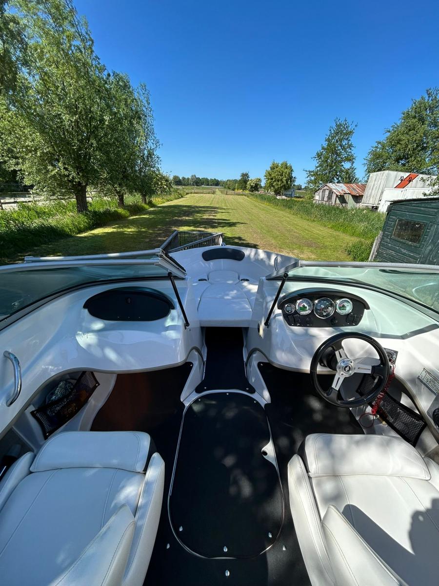 Four Winns H180 Bowrider outboard — foto 26 van 28