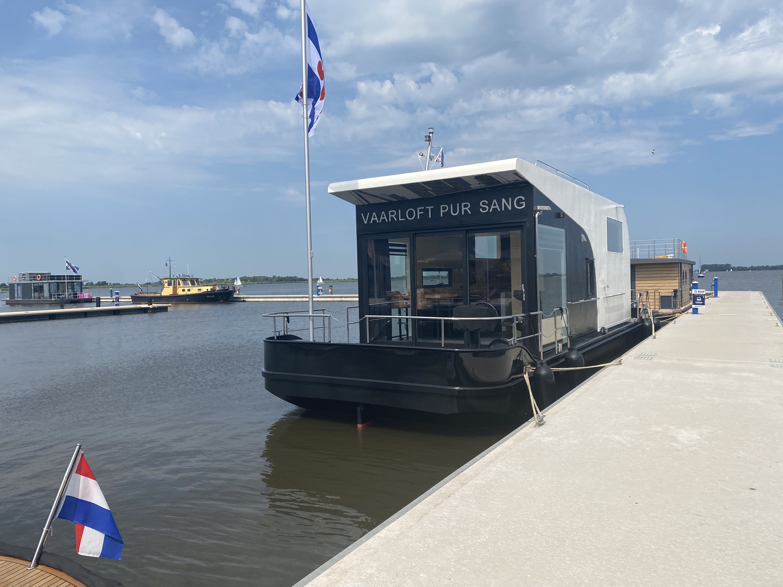 HOMESHIP VaarLoft Volledig Elektrische Houseboat — foto 57 van 60