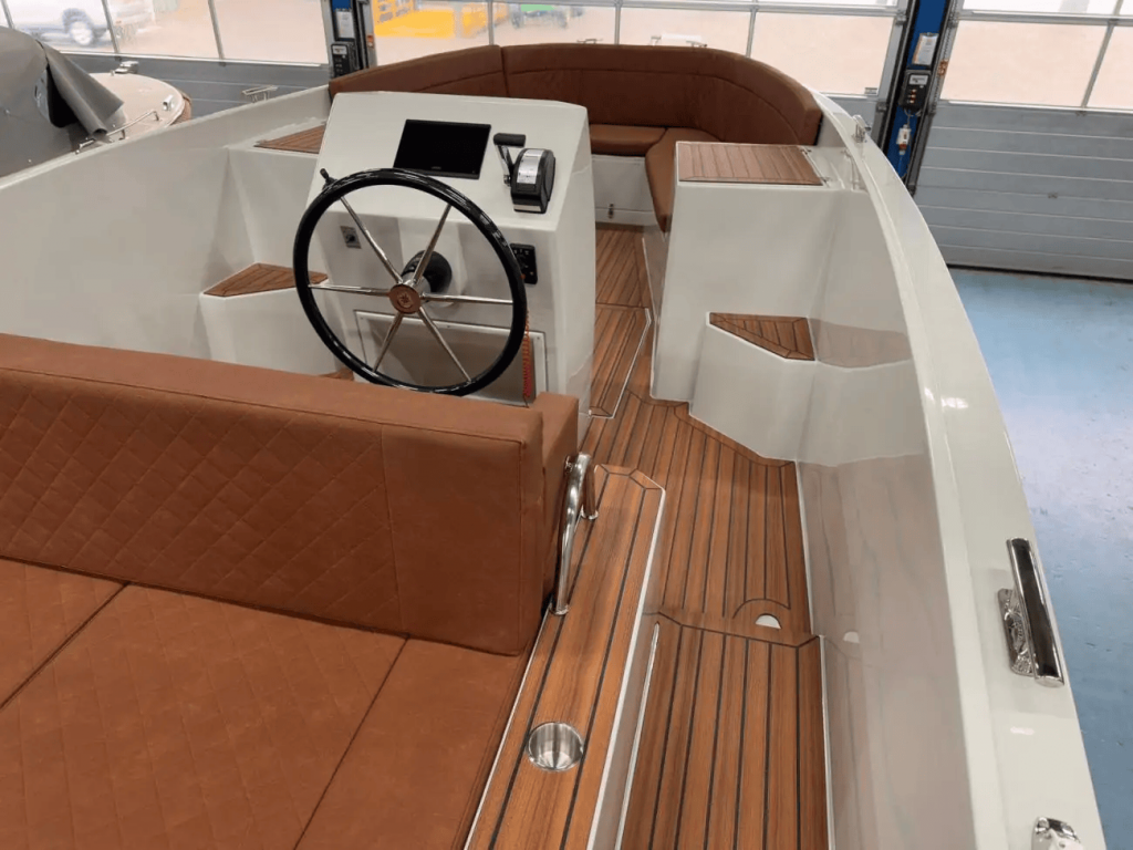 Maxima 680 Sport Lounge Tender — foto 8 van 14
