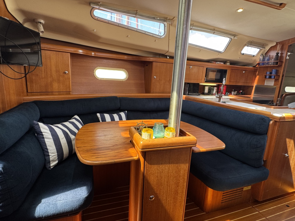 Hunter 356 — foto 16 van 72