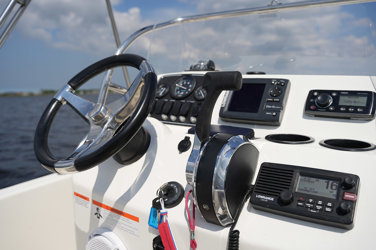 Boston Whaler 170 Dauntless — foto 15 van 36