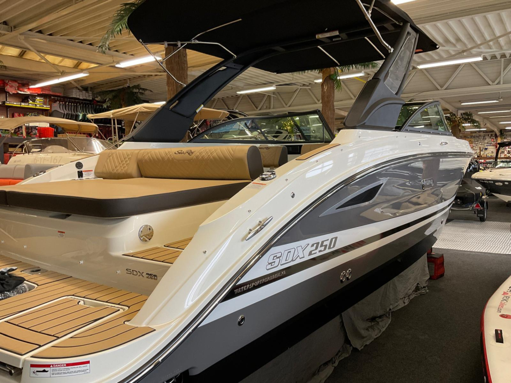Sea Ray SDX 250 Outboard — foto 7 van 31