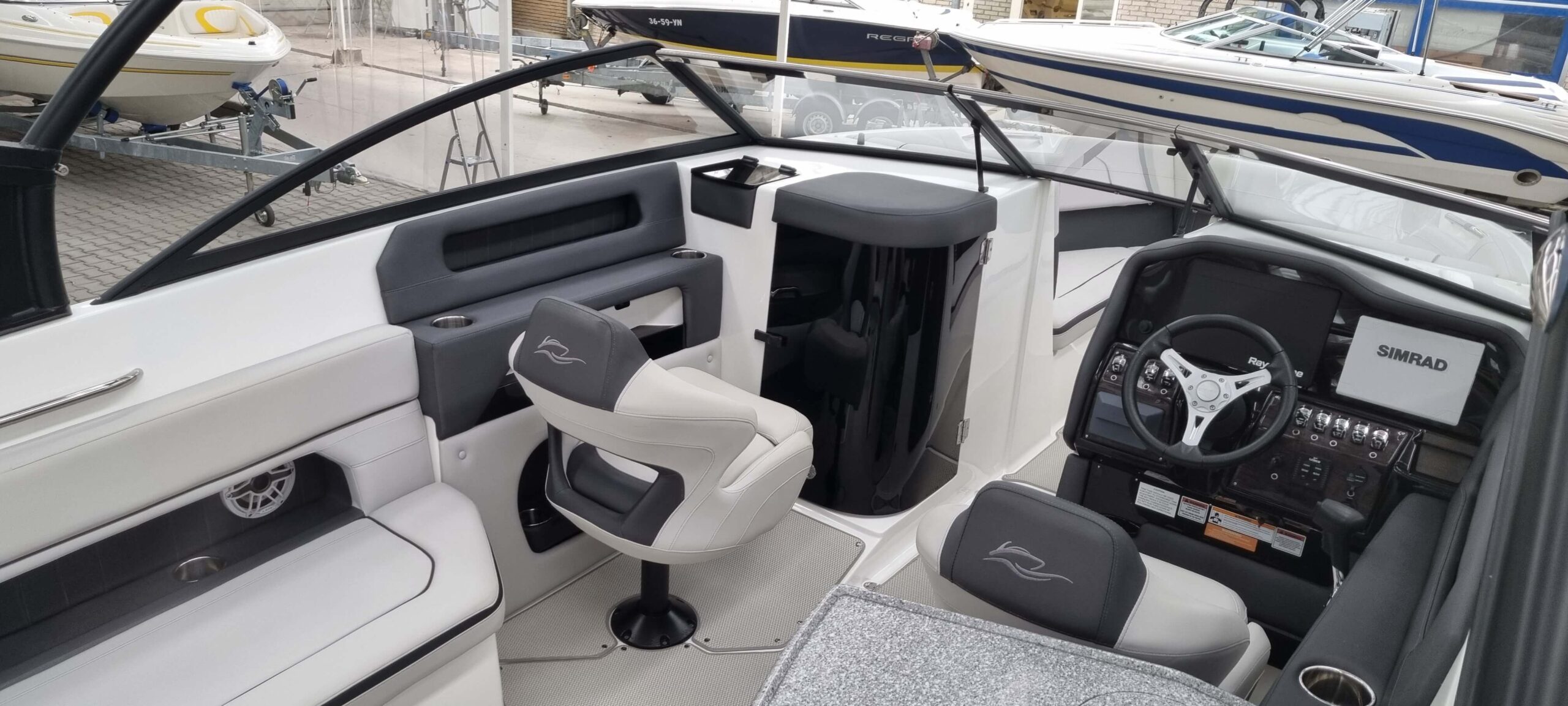 Rinker Q7 — foto 6 van 11