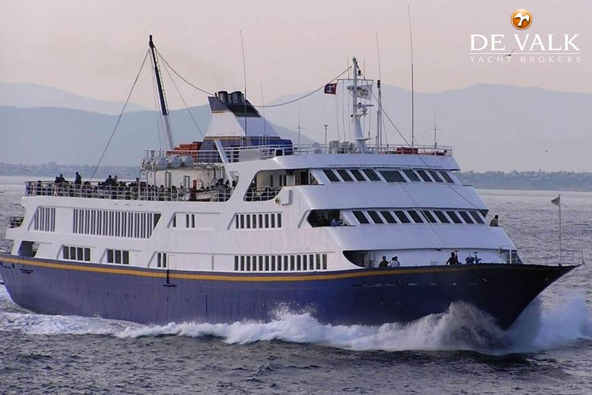 Day Passengers Ship 77.4 — foto 1 van 42