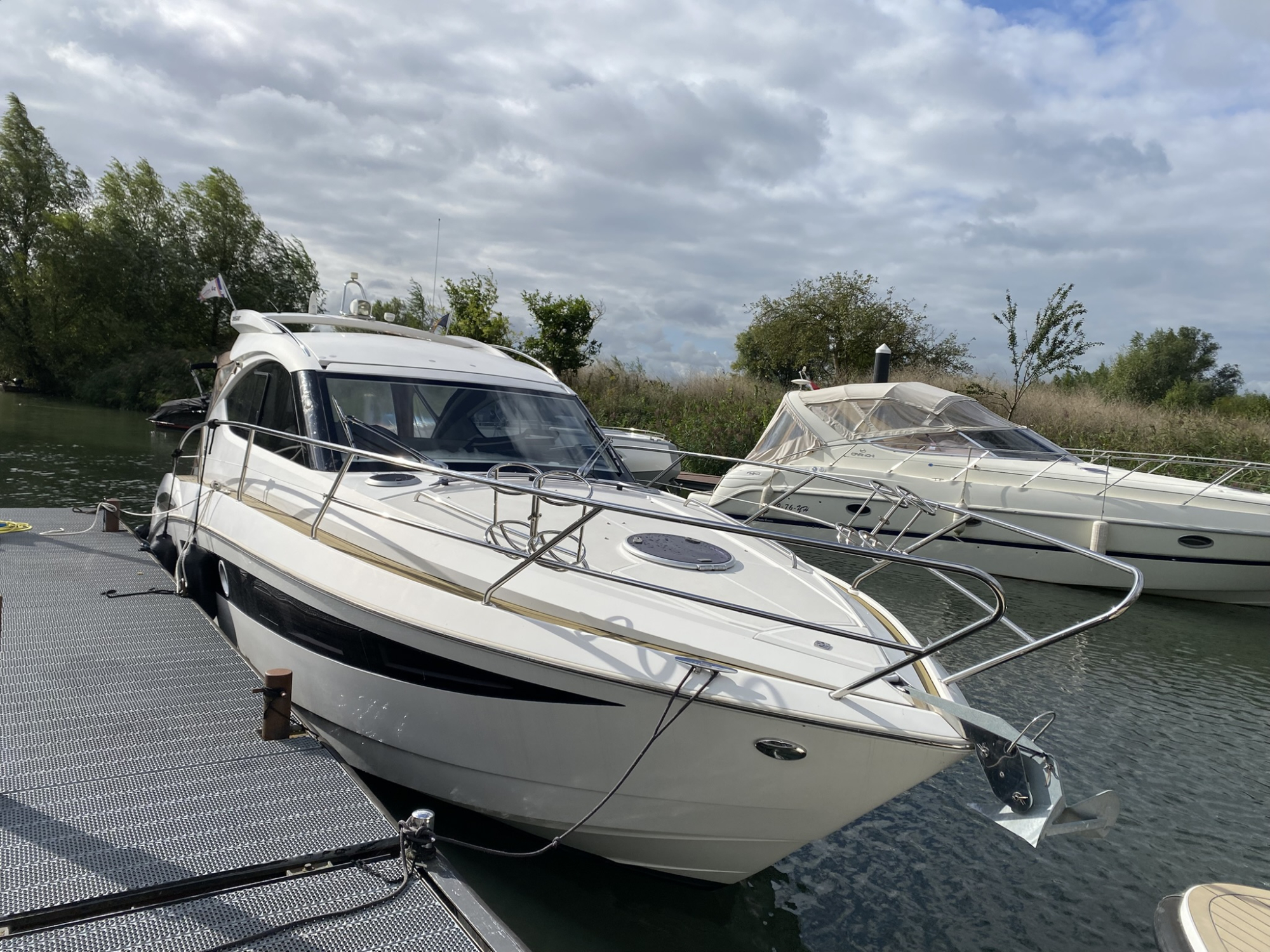 Galeon Yachts Galeon 325 HTS met 2 x Mercruiser 4.5l MPI 250 pk - Bouwjaar 2017 — foto 3 van 23