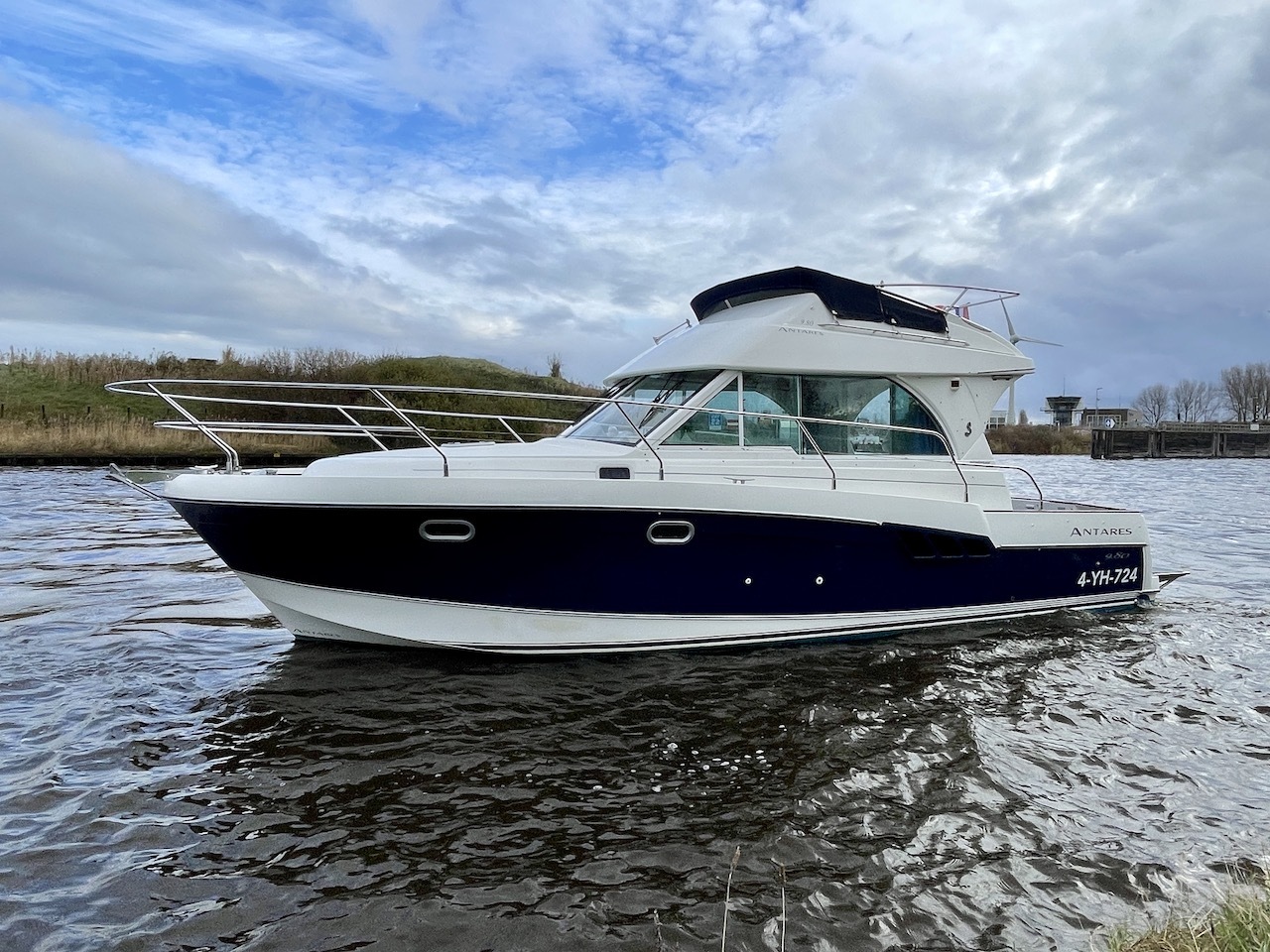 Beneteau Antares 9.80 — foto 8 van 33