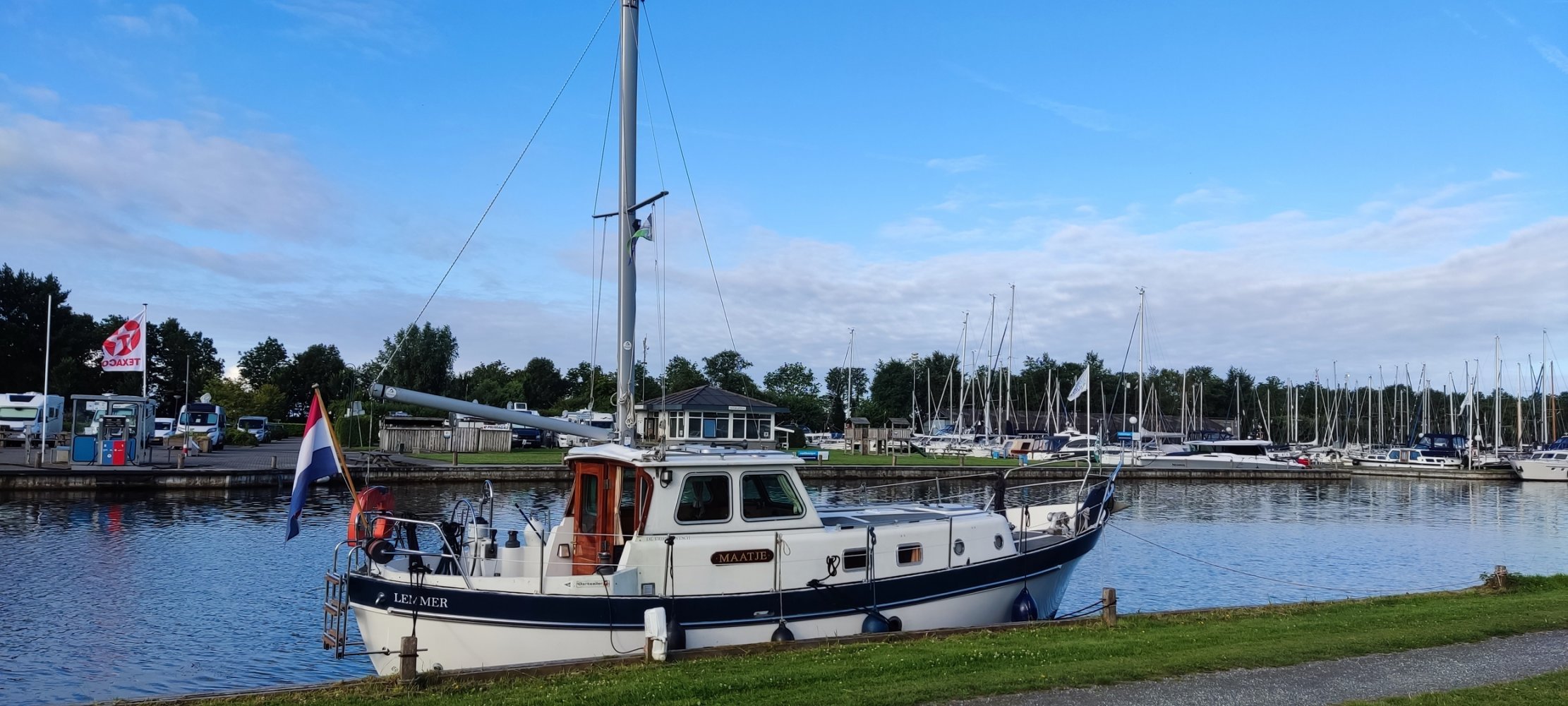 (Peugeot Indenor) Dartsailer - Motor Yacht - GRP (Polyester) - 1985 - € 18.000 — foto 7 van 11