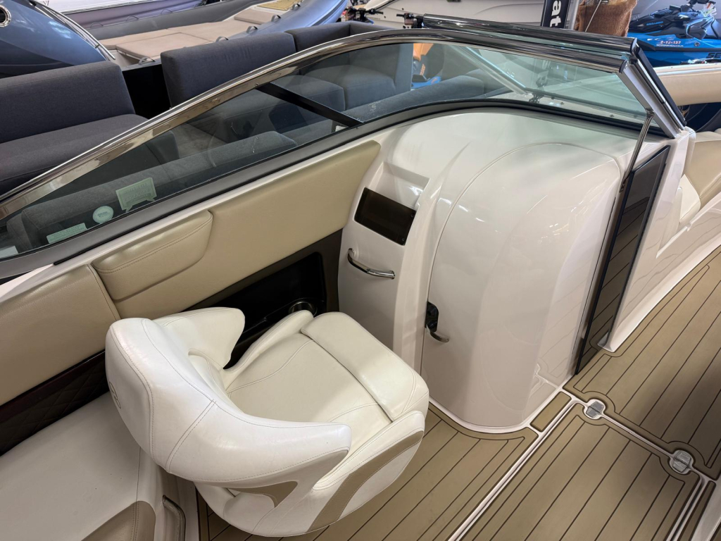Regal 2500 Bowrider — foto 19 van 29