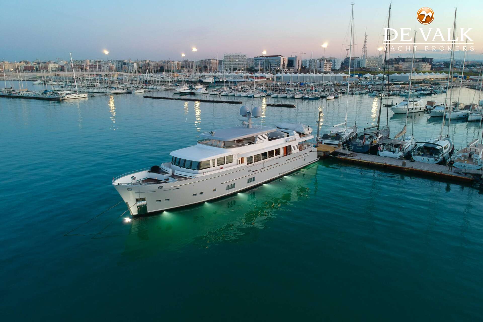 Van der ValkExplorer 37M