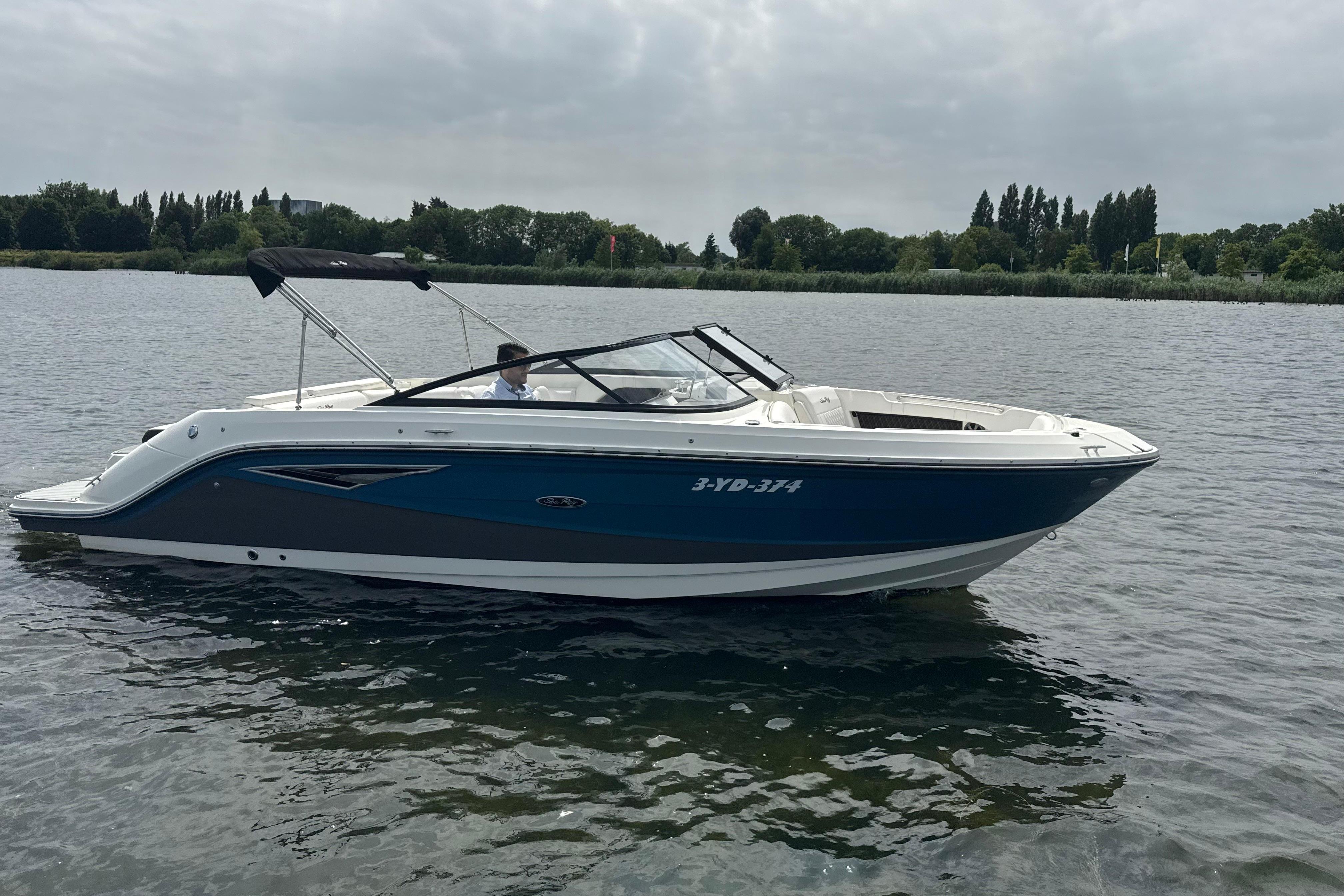 Sea Ray SLX 250 — foto 2 van 11