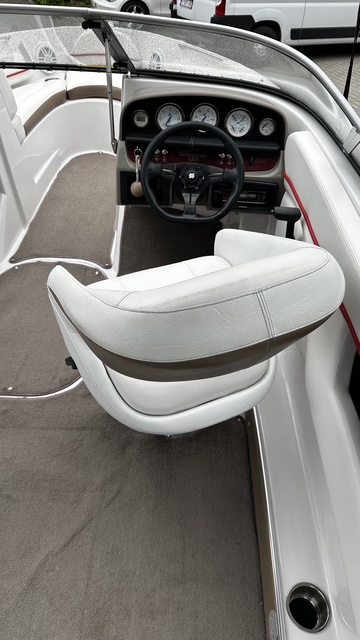 Four Winns H200 – Sportieve bowrider met krachtige V6 en royale indeling — foto 11 van 30