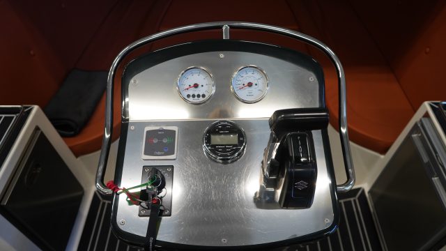 Primeur 710 Suzuki 60pk | Koelkast & Audio | DIRECT VAARKLAAR! — foto 10 van 21