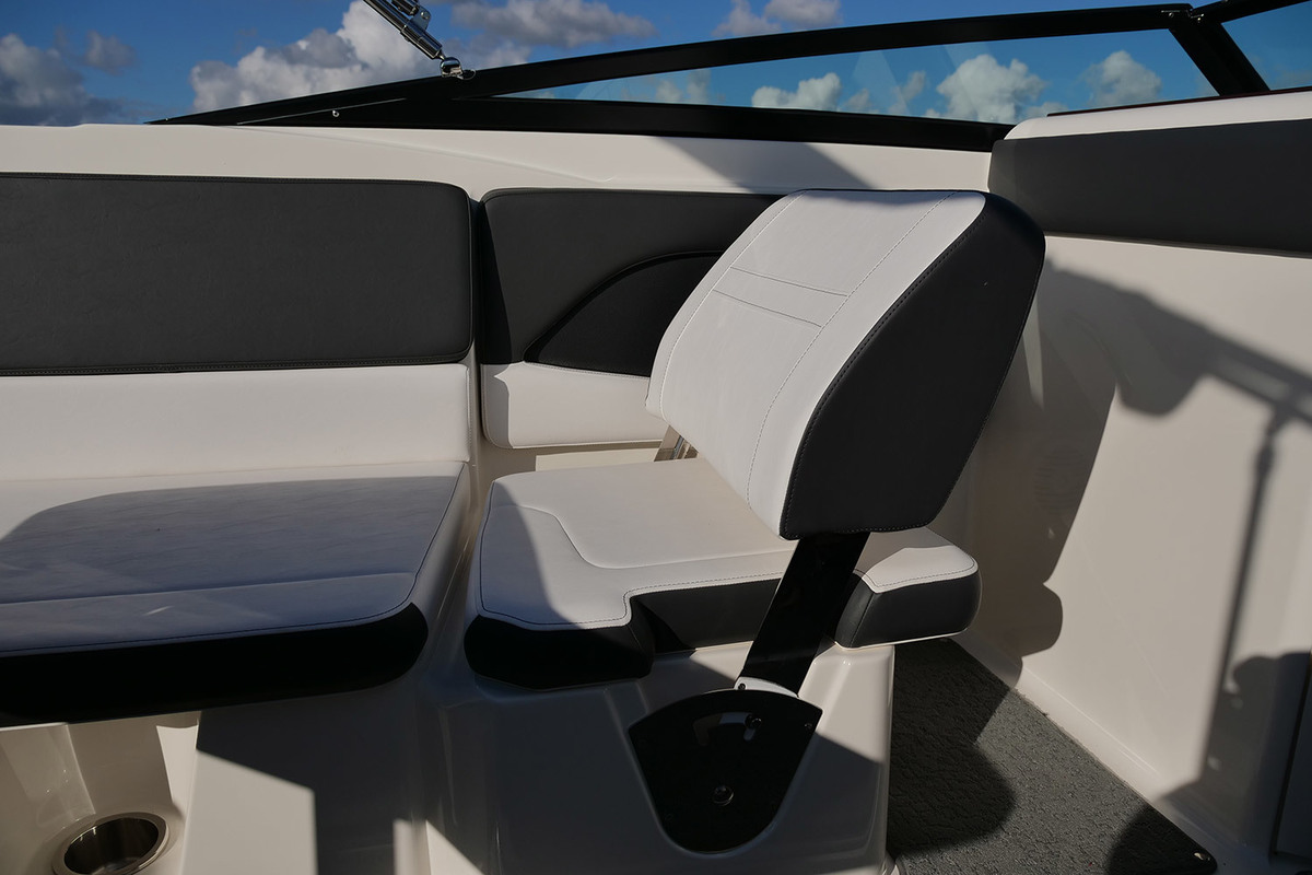 Sea Ray SPX 230 — foto 17 van 42
