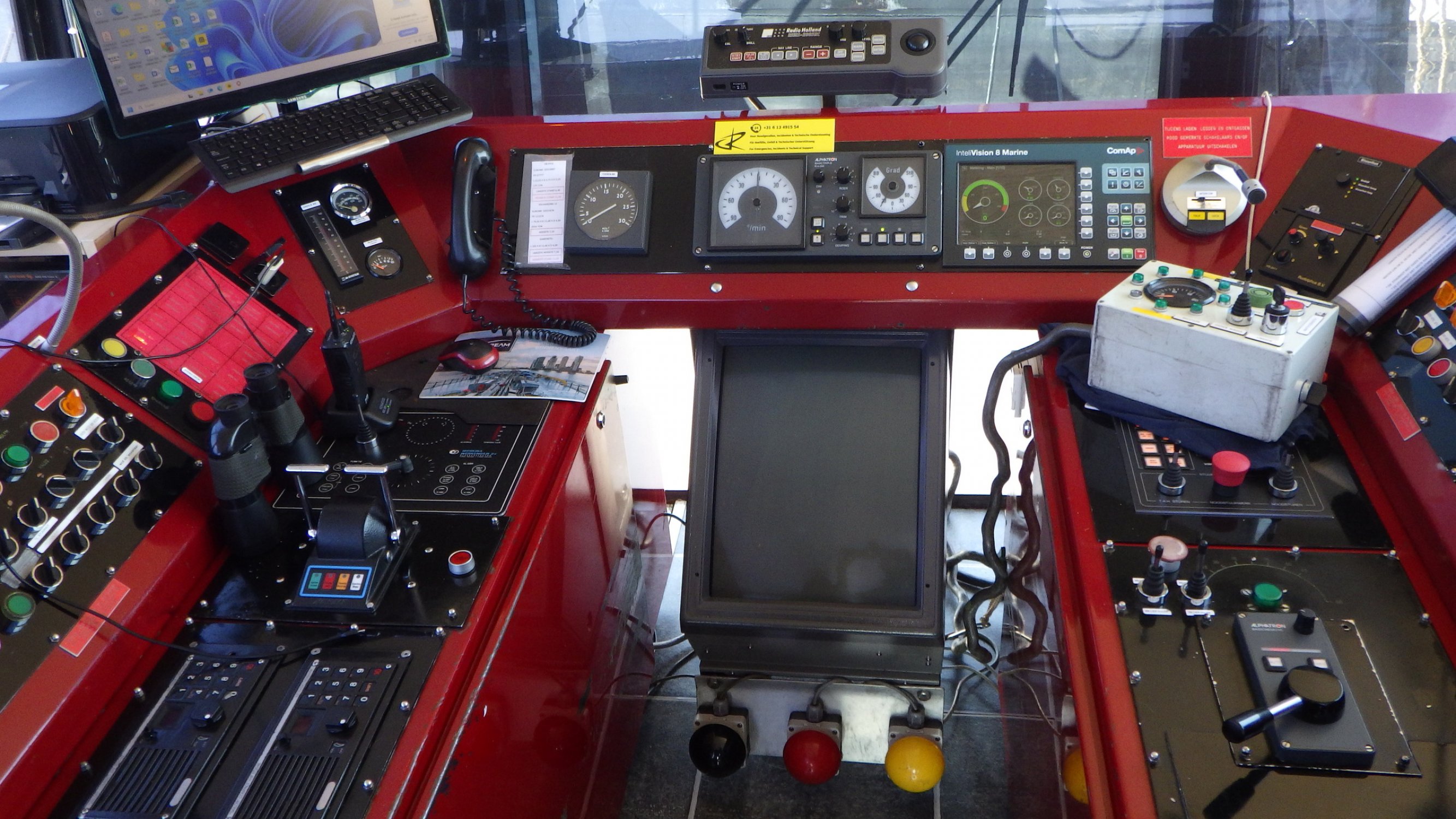 / Type / Reductie Inland Duwboot - Beroepsschip - Staal - 1968 — foto 2 van 12