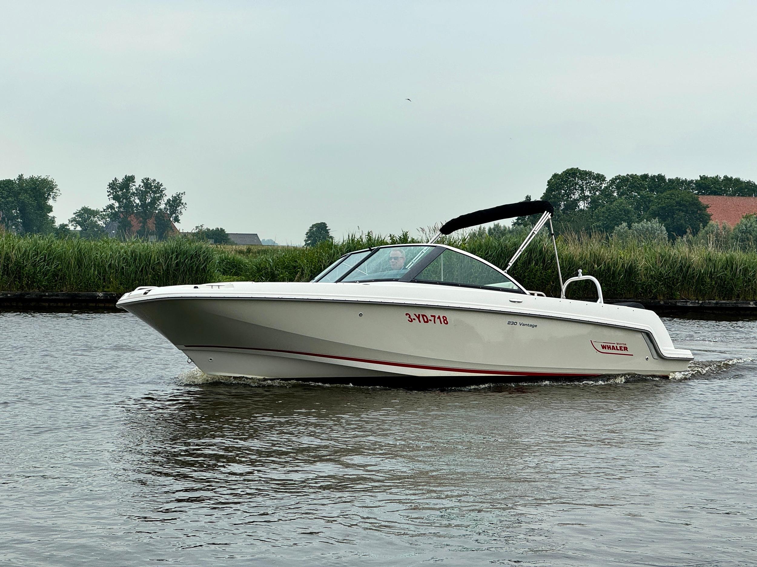 Boston Whaler 230 Vantage — foto 30 van 37