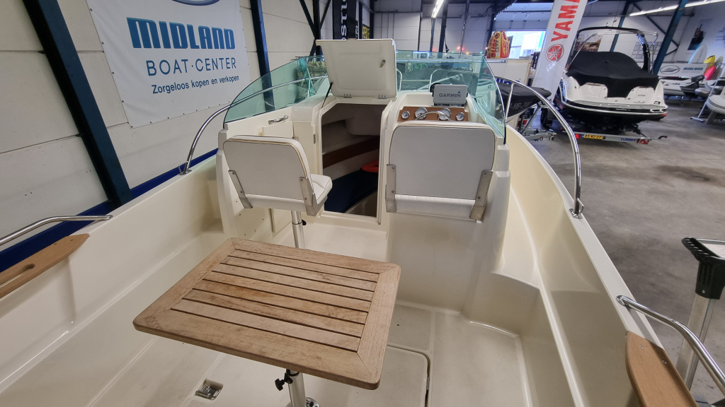 Jeanneau Merry Fisher 585 met Suzuki DF90A en trailer — foto 8 van 19