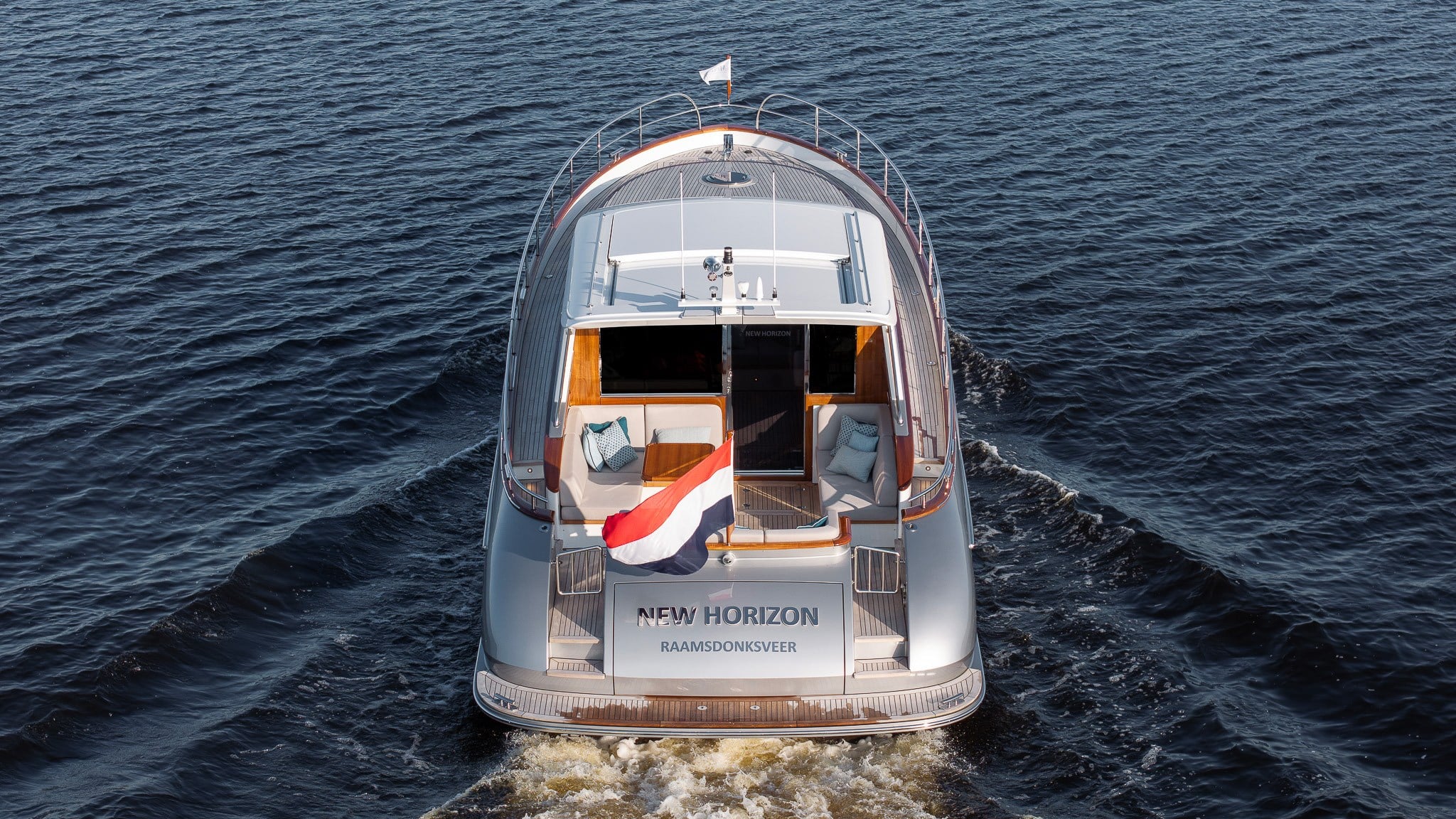 NEW HORIZON — foto 10 van 12