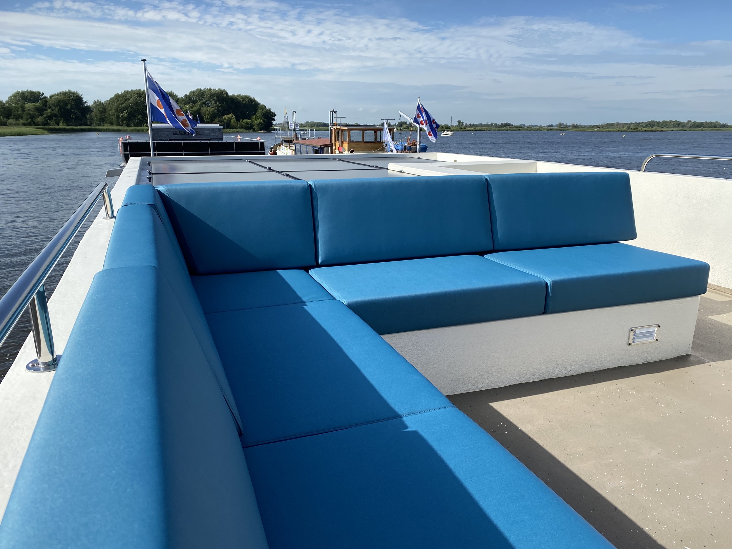 HOMESHIP VaarLoft Volledig Elektrische Houseboat — foto 35 van 60
