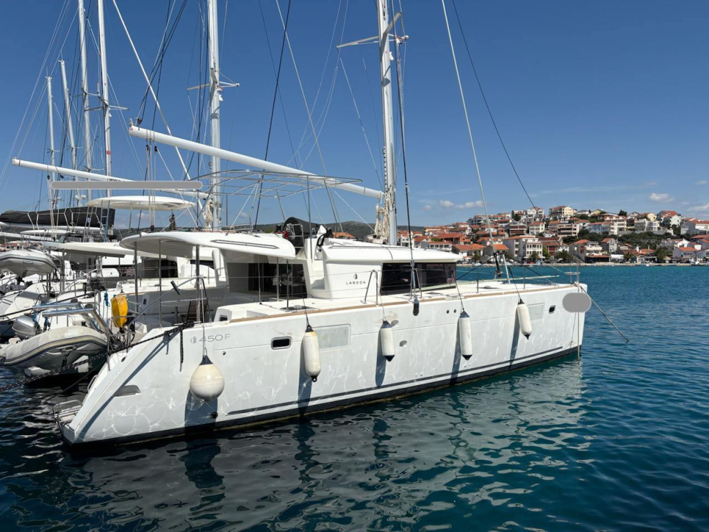 Lagoon450