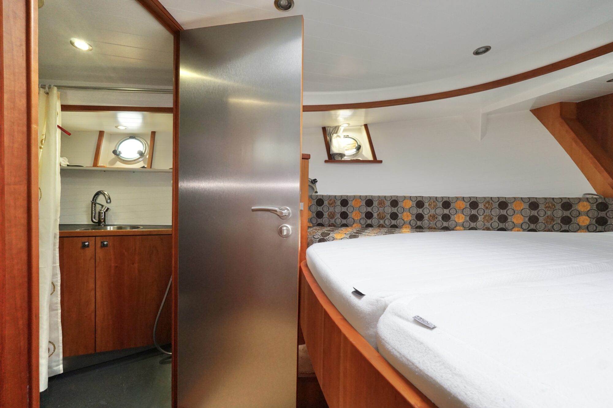 Serious Yachts Gently Low Bridge 45 Sedan — foto 39 van 74
