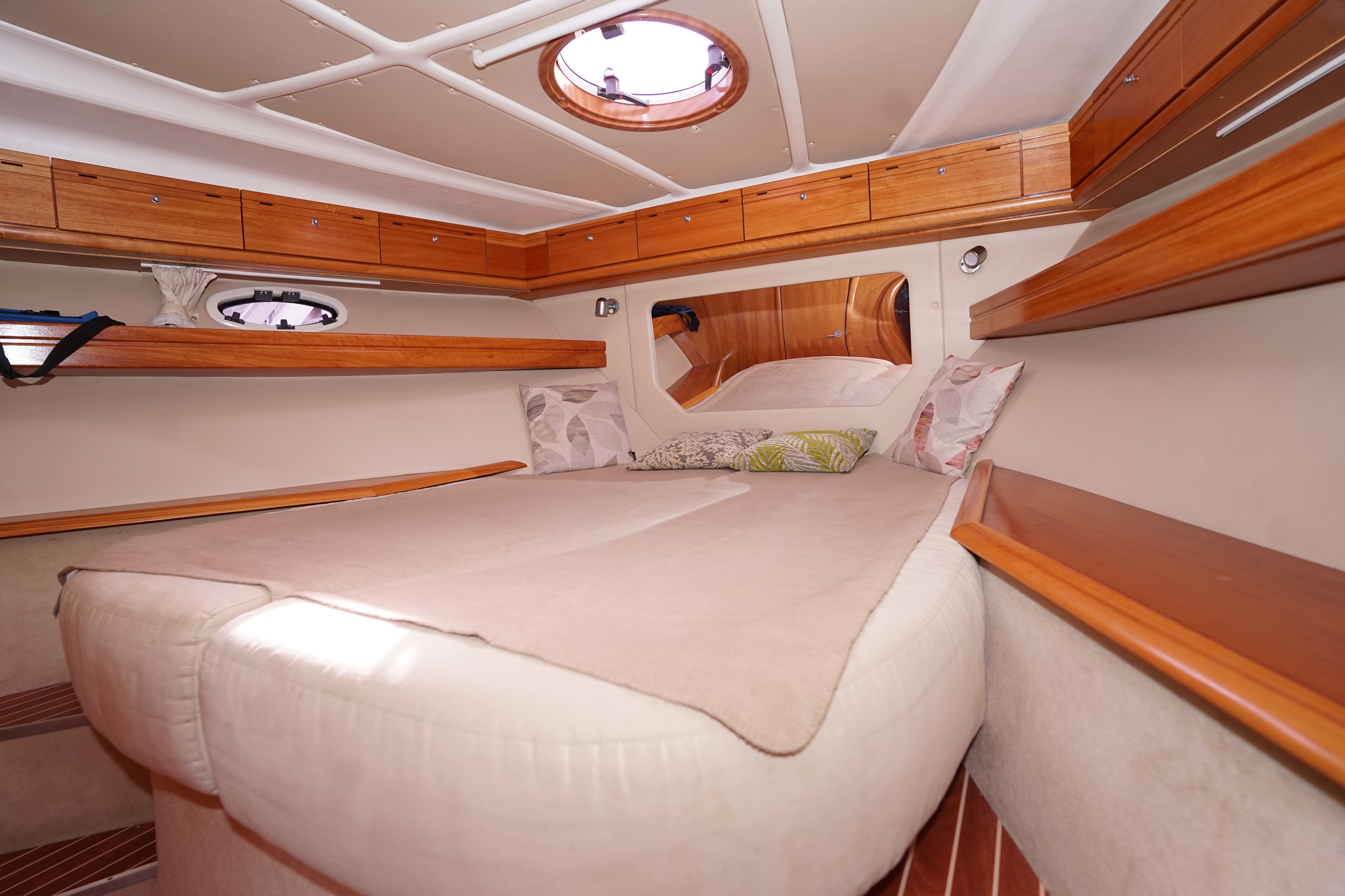 Bavaria 42 HT Sport IPS-500 - hydraulic platform — foto 23 van 42