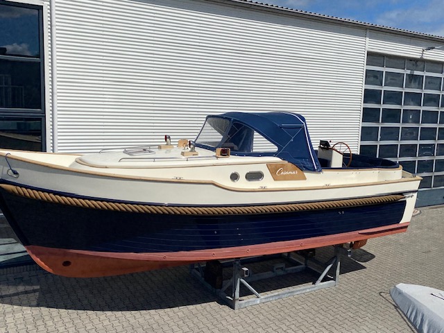 Menken  Newport Bass