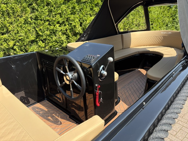 Extra luxe Coastliner 545 met Tohatsu 20 PK en buiskap — foto 10 van 18