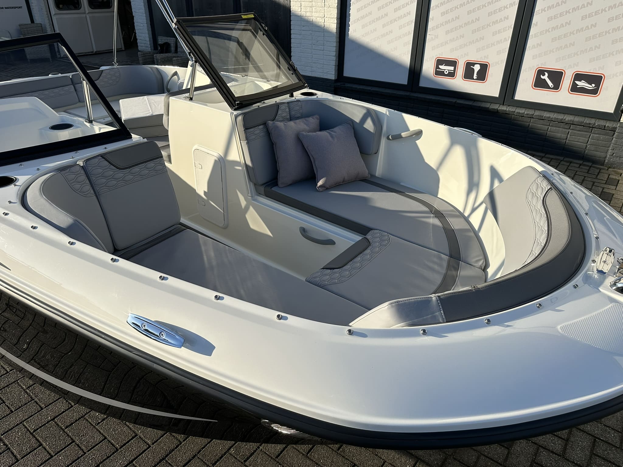 Bayliner Element M17 — foto 13 van 16
