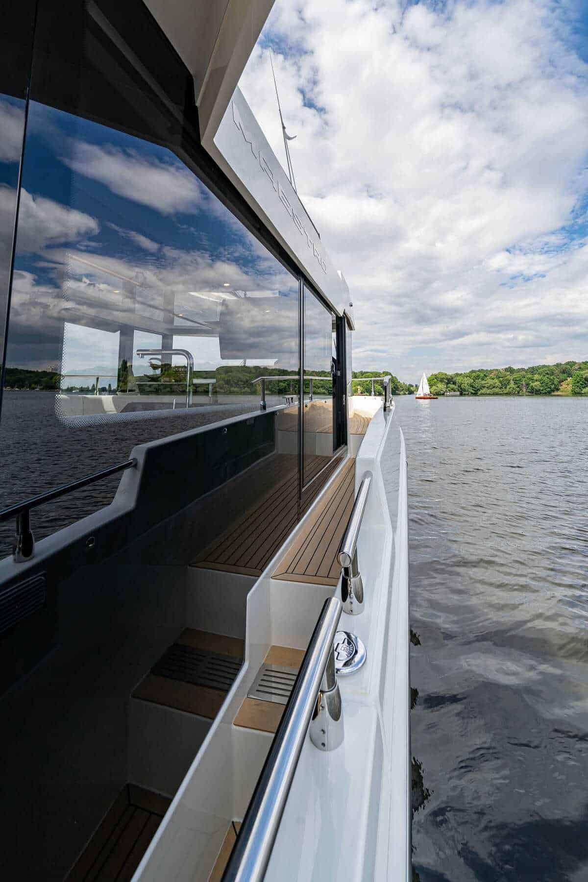 Cobra Yachts Maestro 42 Fly — foto 6 van 12