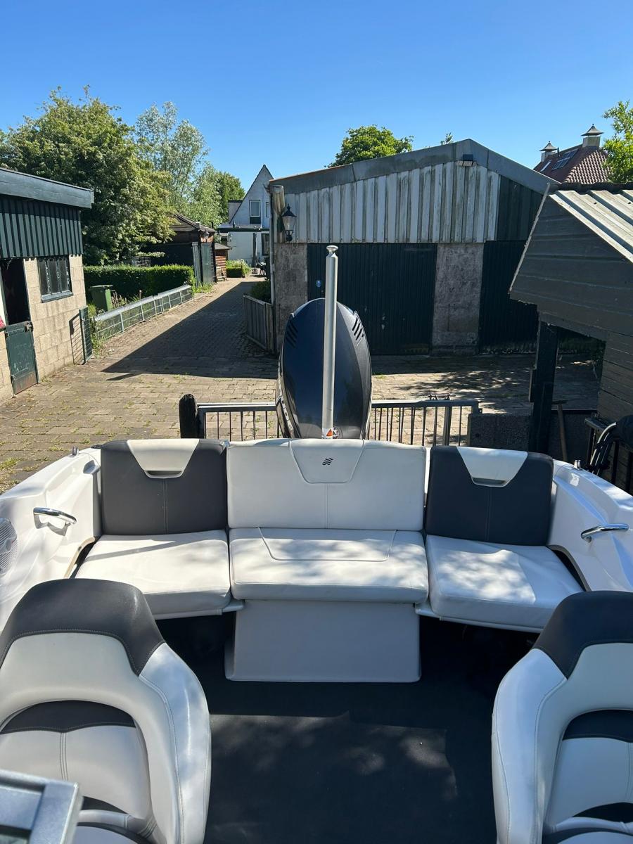 Four Winns H180 Bowrider outboard — foto 5 van 28